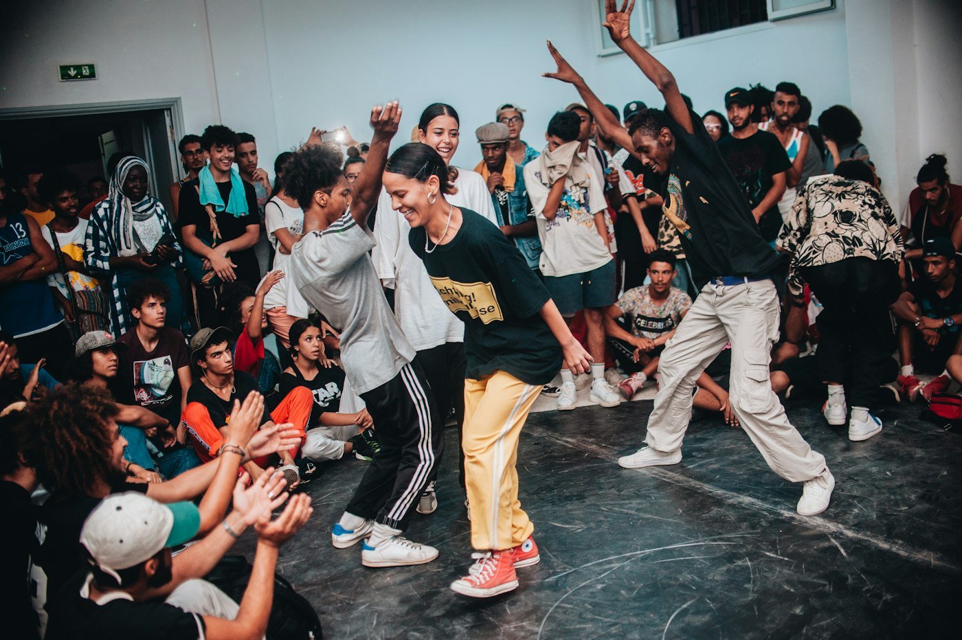 Groupe de participants pendant un stage de danse